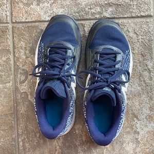New balance tennis shoes 996 size 8.5